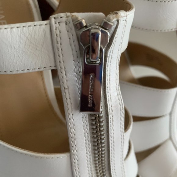 MICHAEL KORS Chunky Heel Open Toe Sandals - Picture 6 of 8